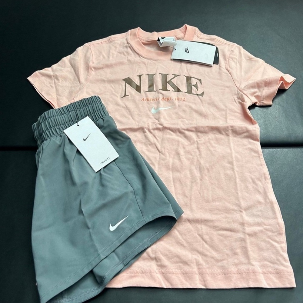 NWT Nike Athletic Set Girls Youth Size Small